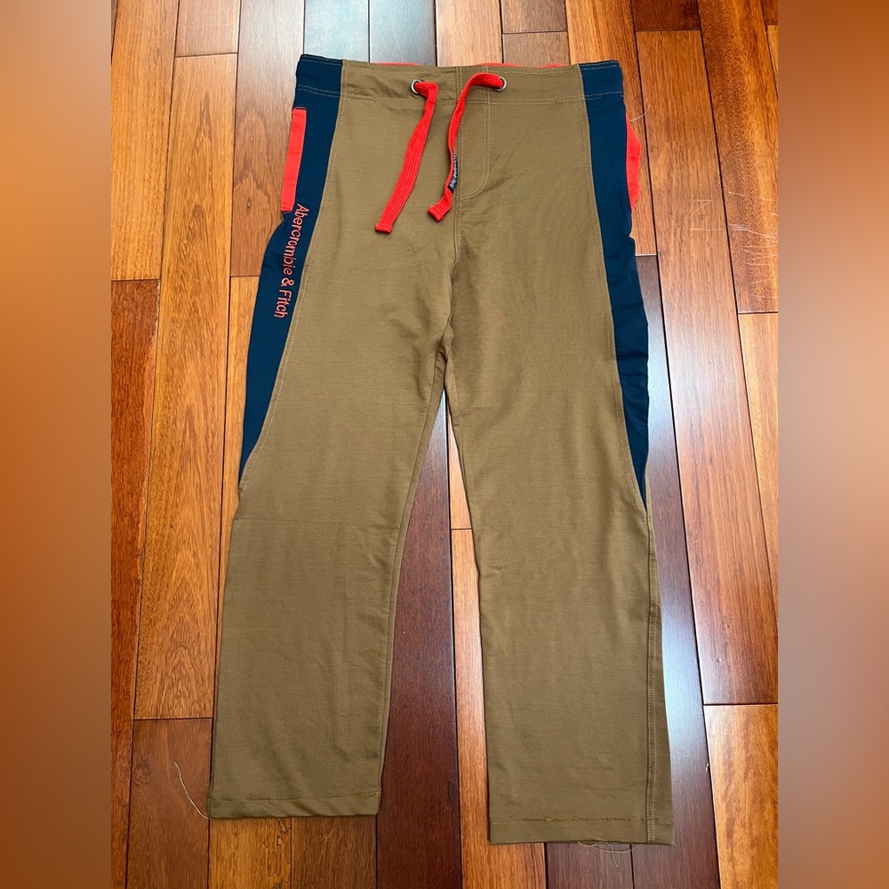 NWOT Abercrombie & Fitch Tan Pants with Red and Navy Details